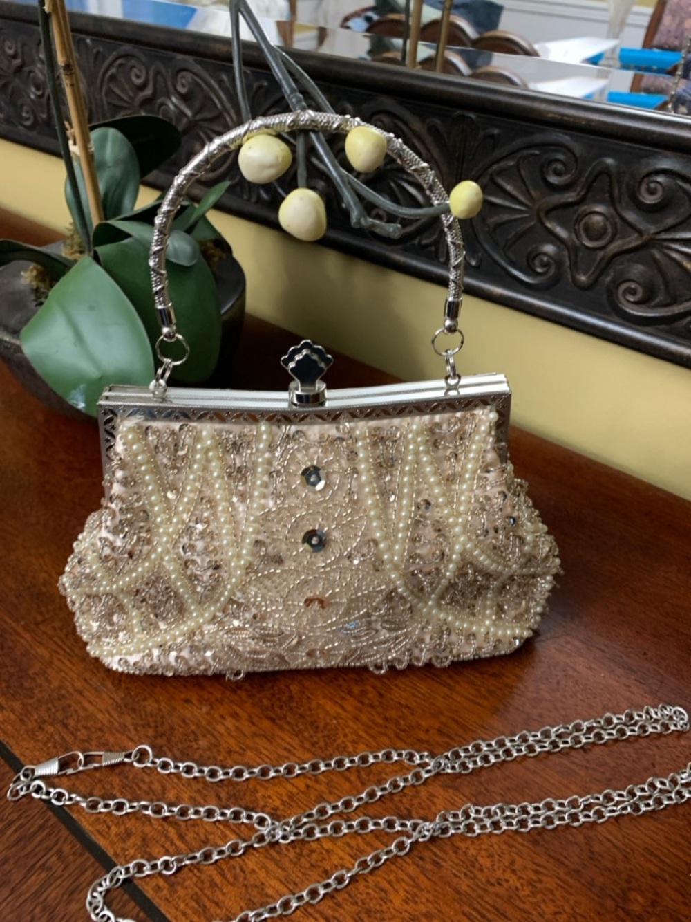 Vintage Beaded Clutch Purse With Detachable Silver Chain Strap For Formal Events - Picture 3 of 6
